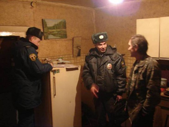 Пожарные и полицейские Корткероса посетили граждан из группы риска
