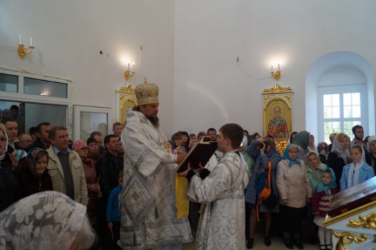 Золотое свечение появилось во время освящения храма в Ношуле