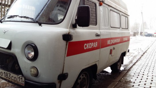Автомобили скорой помощи в Визинге переобуются в шипованную резину