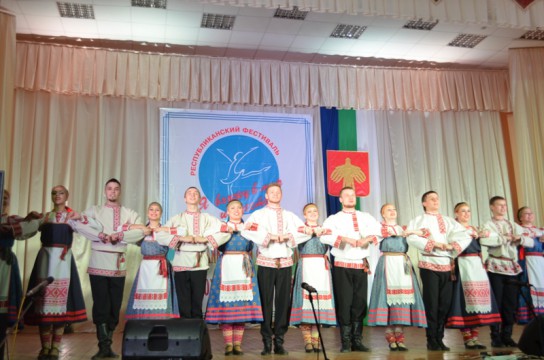 "Рябиновые бусинки" вошли в мир искусства