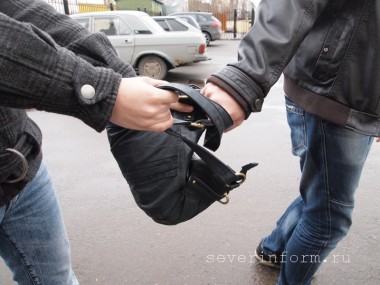 В результате ограбления учитель их Жешарта остался ... без усов