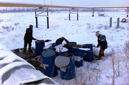Компания «Нобель Ойл» почти месяц не убирала нефть после двух аварий