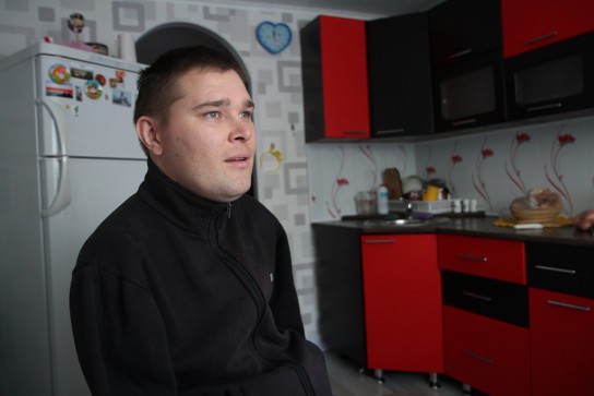 Отец троих детей Алексей Липин построил дом своими ногами