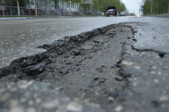 Еду я по выбоинам: как получить компенсацию за яму на дороге