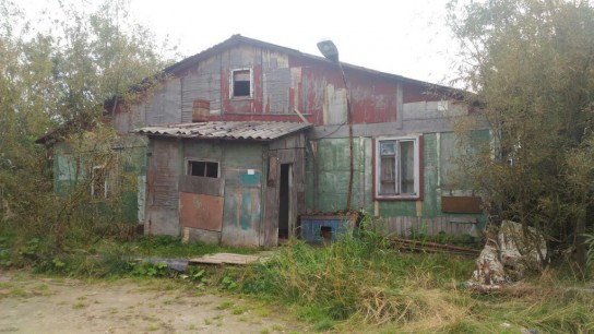 Дом разрушается, жильцы бьют тревогу, чиновники отписываются