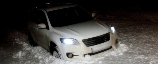 Водители в Ненецком округе опять берут детей в опасные поездки по зимней тундровой дороге