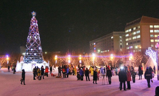 На Центральной площади открыли снежный городок