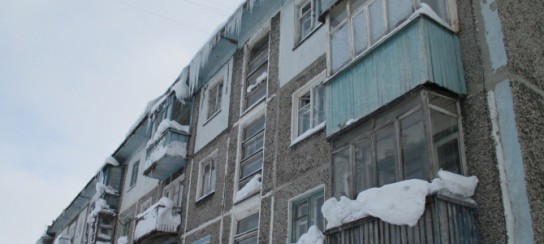 В Усинске обсудили опасность схода снега с крыш и козырьков зданий